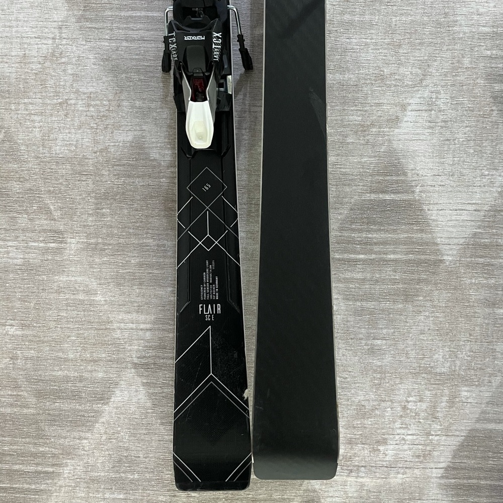 Volkl Flair SC E Women’s skis with VMotion Binding